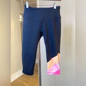 Victoria’s Secret VSX Sport Knockout Crop Capri Leggings Sz Small